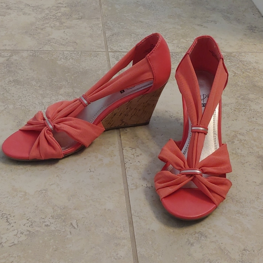 Coral wedges - Picture 1 of 5